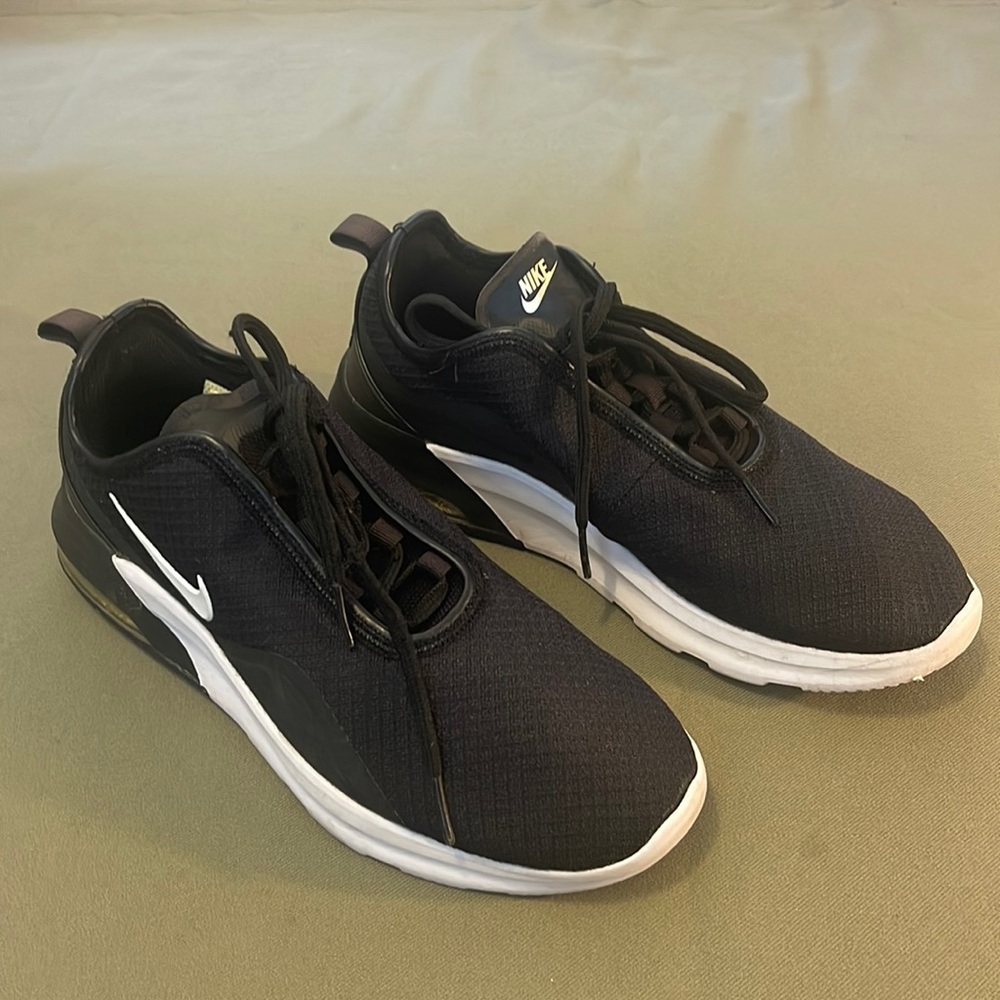 NIKE AIR Running  size 9” Womens shoes